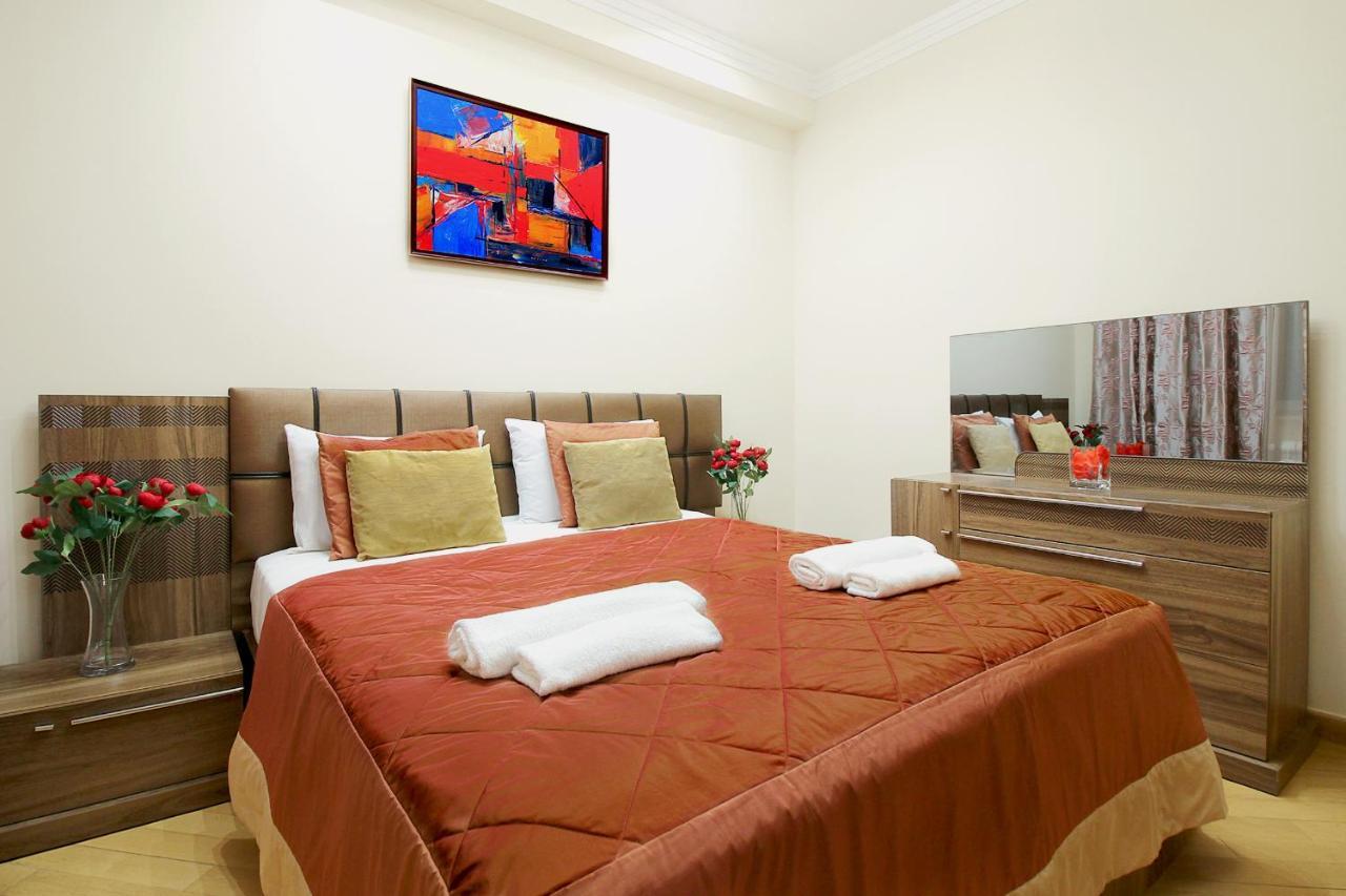3 Bedroom Apartment Near Republic Square 耶烈万 外观 照片