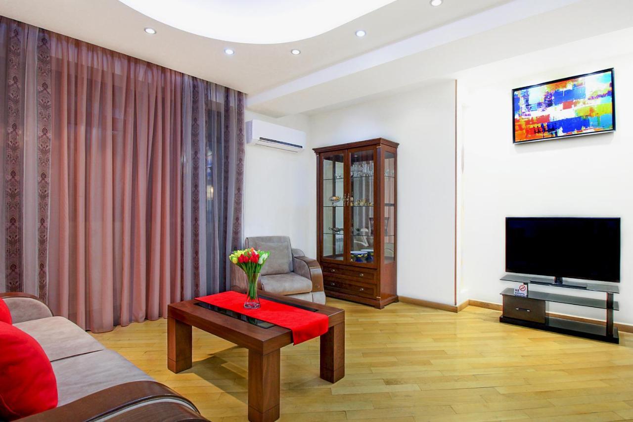 3 Bedroom Apartment Near Republic Square 耶烈万 外观 照片