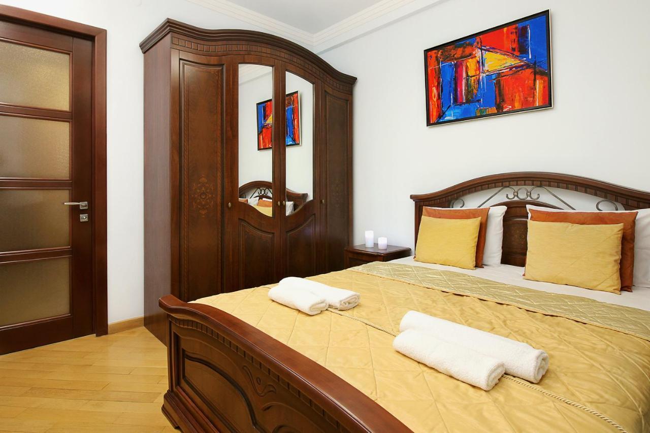 3 Bedroom Apartment Near Republic Square 耶烈万 外观 照片