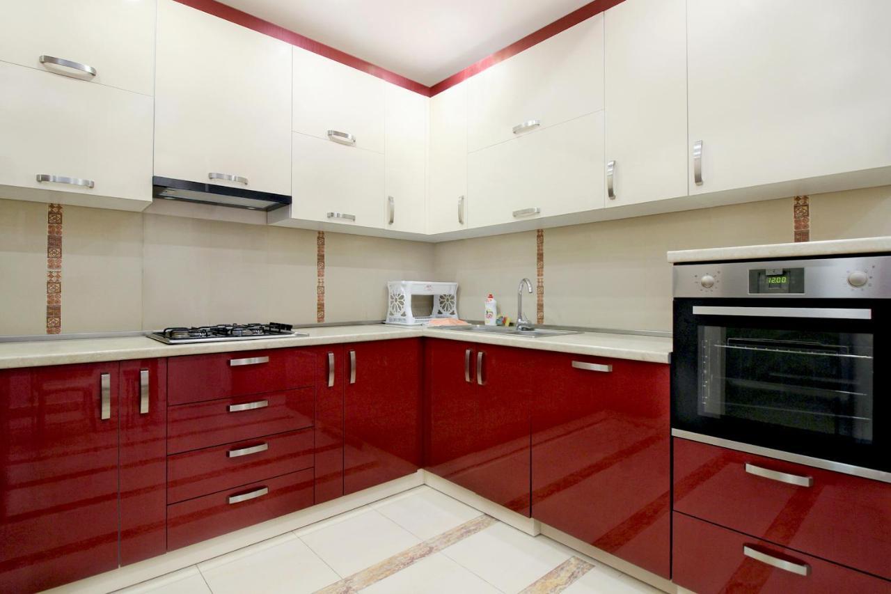 3 Bedroom Apartment Near Republic Square 耶烈万 外观 照片
